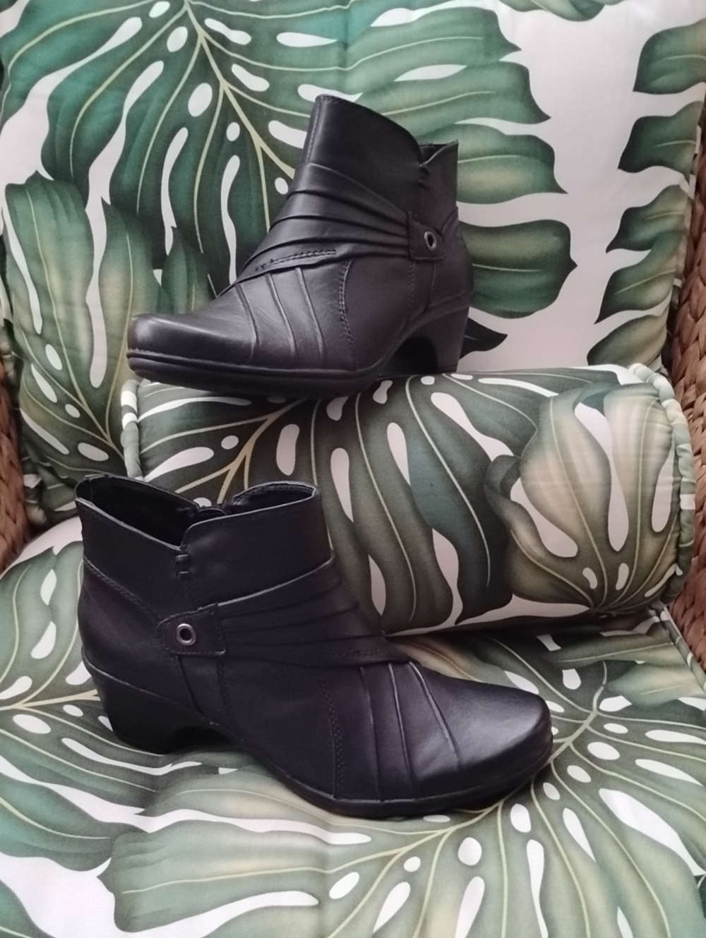 Earth Origins Leather ankle Boots